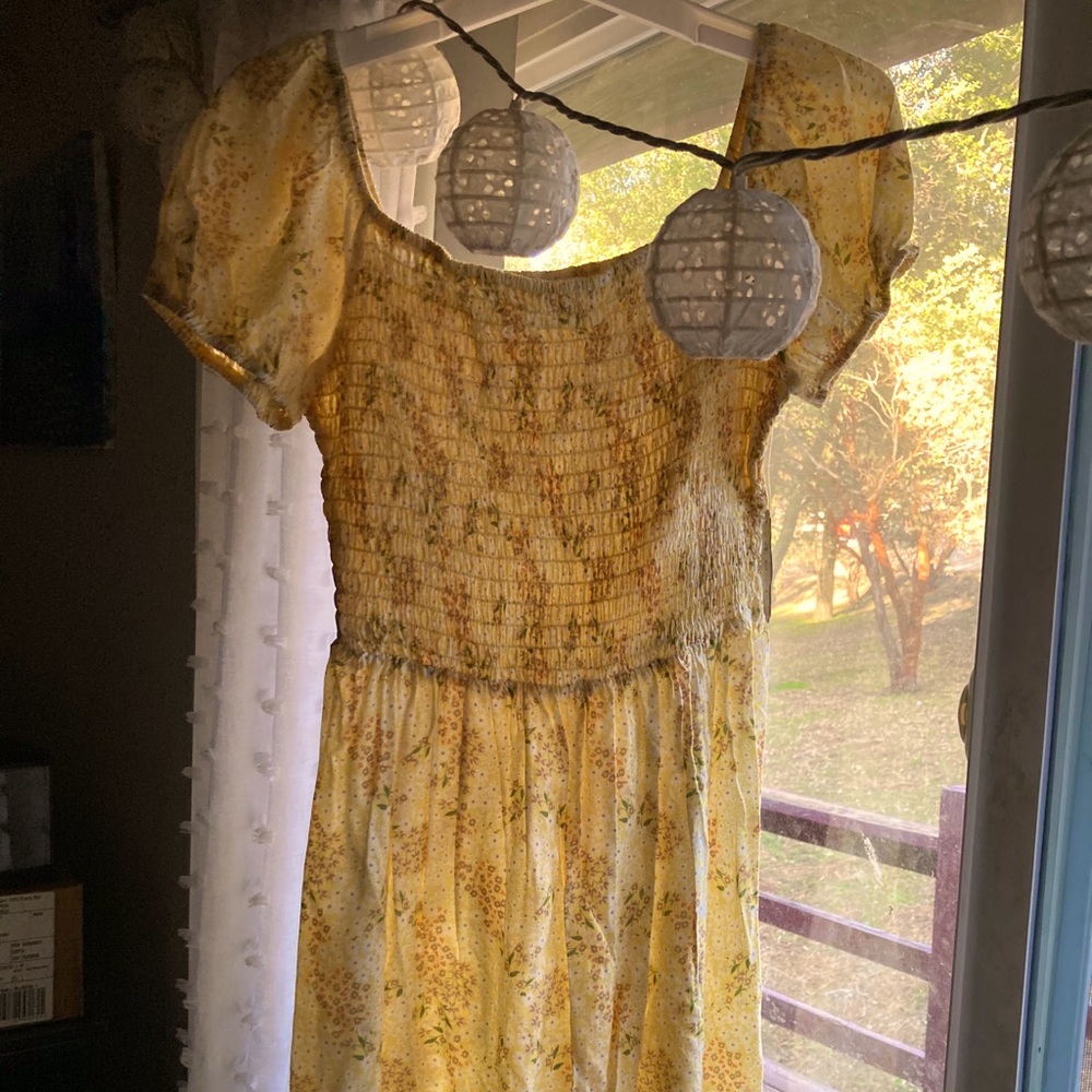 3/$10 🌼 smocked floral dress 🌼